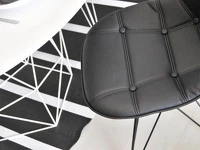 Nowoczesne krzesło tapicerowane MPC ROD TAP czarne - aranżacja.