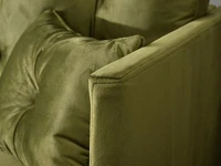 Stylowa kanapa do salonu MOLLY OLIWKOWA wolnostojąca - wąskie podłokietniki